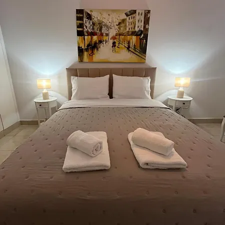 Aurora's House Chalkís