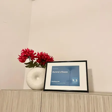 Aurora's House דירה